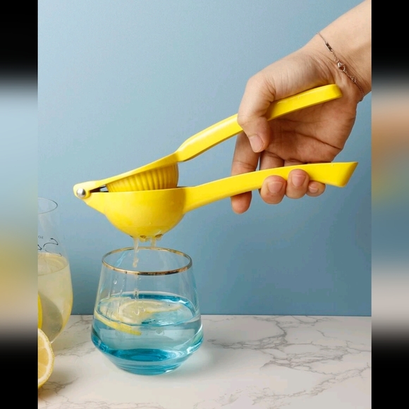 🍉5 for $25* Hand Juicer - Picture 3 of 4